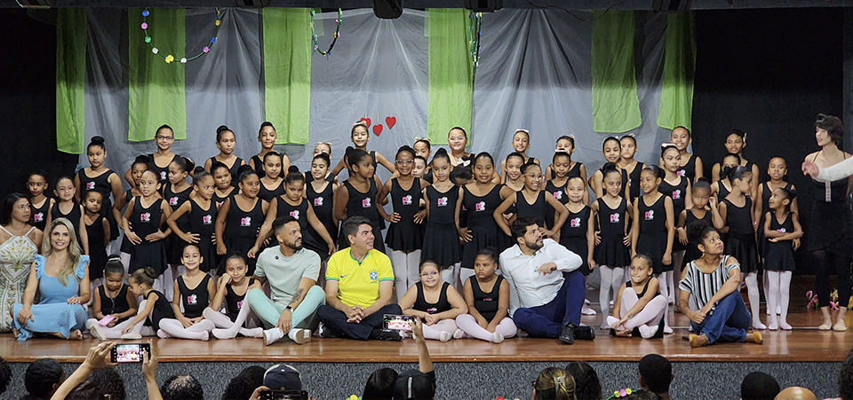 Dia das Mães no Projeto Esperança: apresentação de Ballet no Centro Cultural Frei Civitella